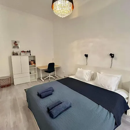 Lägenhet 3-br Flat In Jewish Quarter *